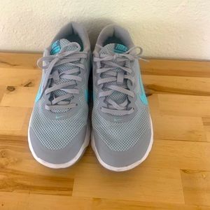 EUC Size 7  women’s flex experience Nike running shoes